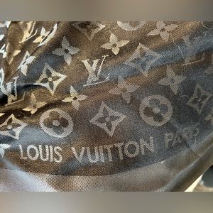 💯 Authentic Louis Vuitton Shine shawl